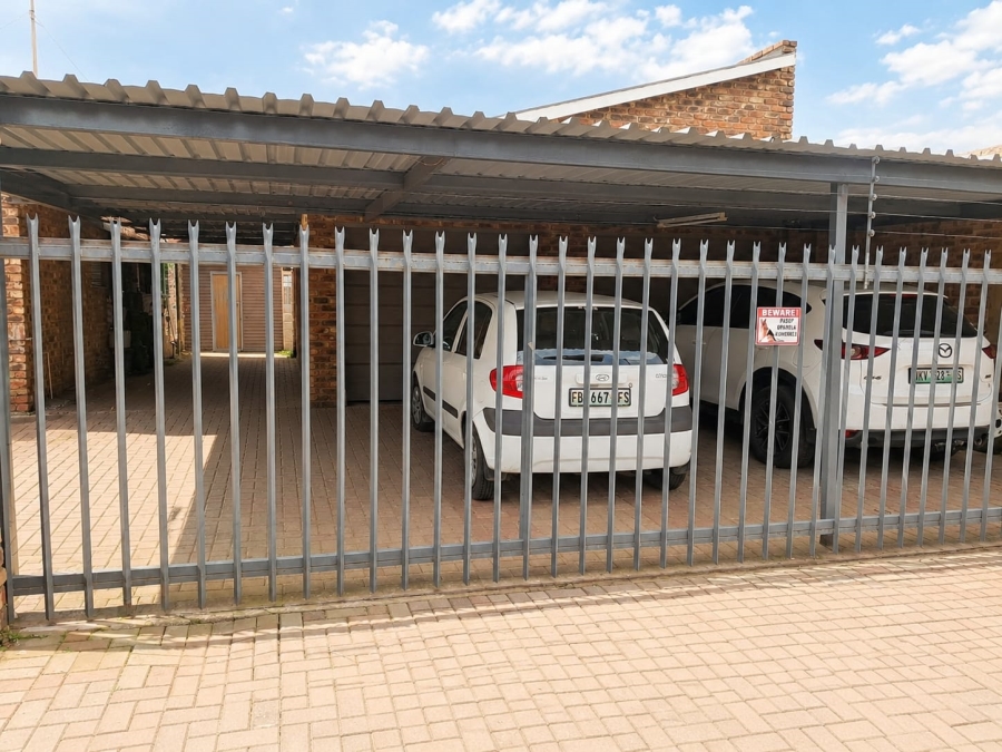 To Let 4 Bedroom Property for Rent in Riebeeckstad Free State